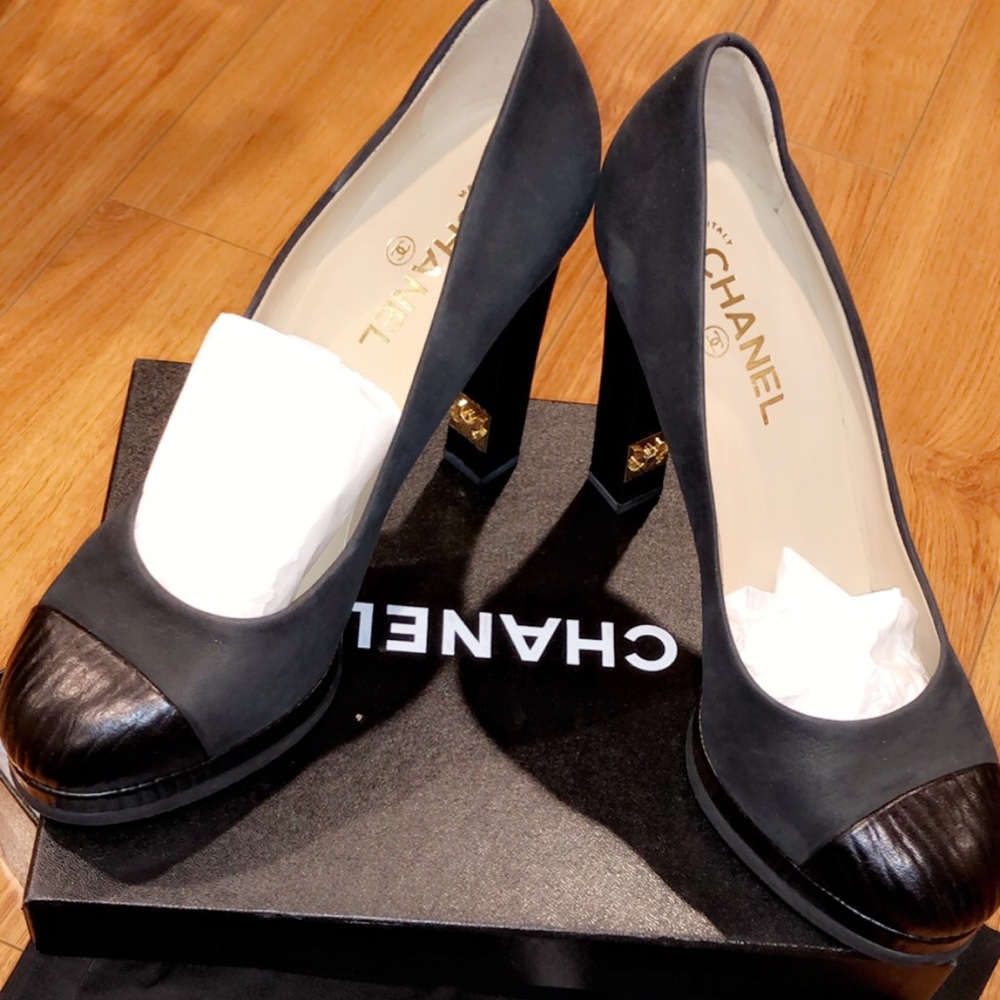 Chanel Sued Pump